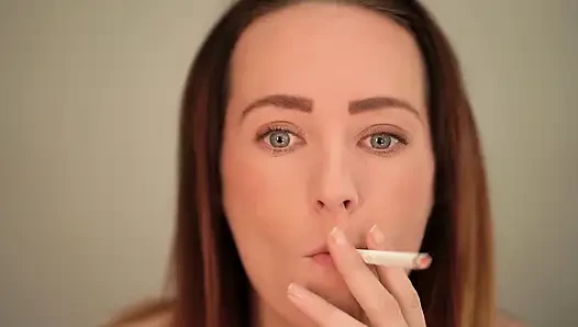 Nahaufnahme Smoking - sexy lippen & rauch necken