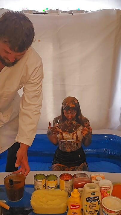 정액 먹기로 작업실 Nds에서 지저분한 리밍과 애널