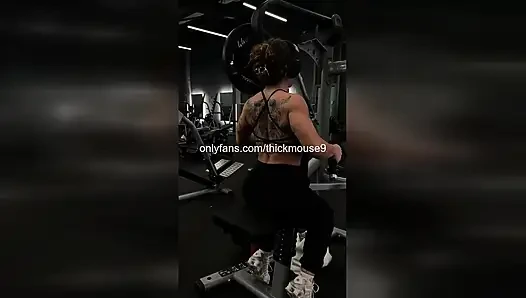 Tiktok genç kızın amcık kayması: kazara bakire maruziyeti!