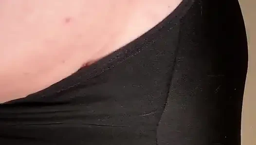 Riesin spielt mit tinies