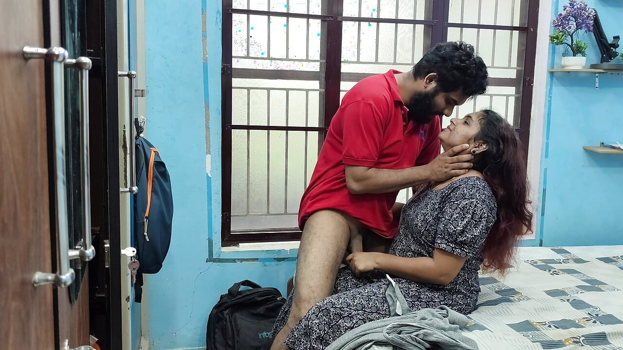 Malayalai couple hot romance at pagkuskos ng titi