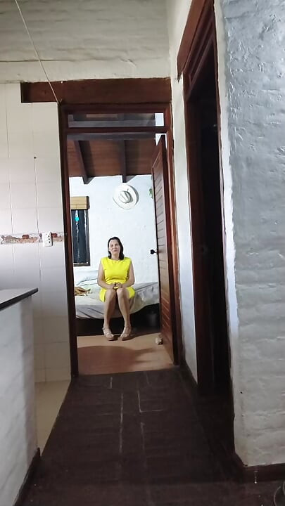 สาวรุ่นแม่น่าเย็ดเงี่ยนเต้นอีโรติก