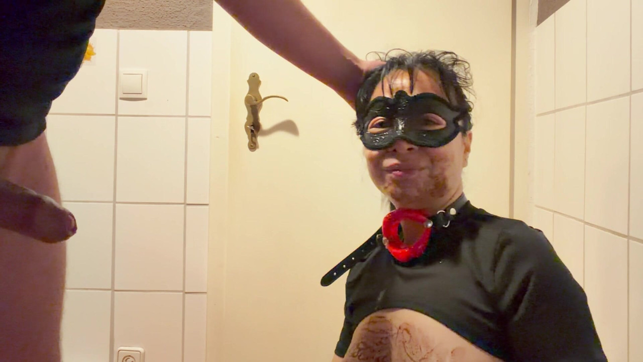 Dona de casa amorosa com chocolate tem seu cara de foda destruído. Ela adora ser uma boa prostituta escrava!