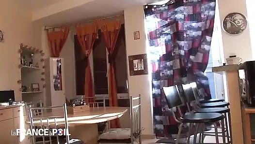 Inisiasi anal untuk gadis kulit hitam muda yang seksi