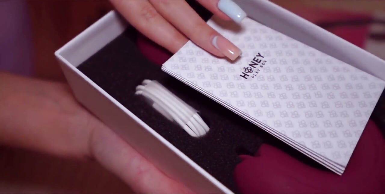 Mainan baruku dari honeyplaybox bikin aku muncrat banyak banget
