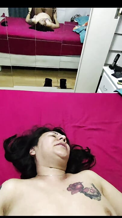 Zjistil jsem, že někdo, moje žena a já stříkáme na obličej