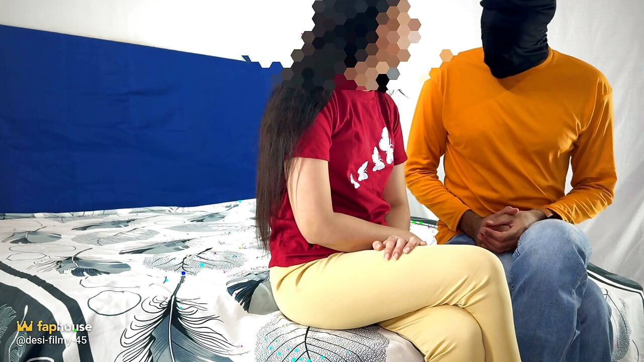 Büyük üvey erkek kardeş küçük üvey kız kardeşine sert bir amcık sikişi yaptı