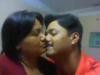 Bacio del dottor Shilpi con autista