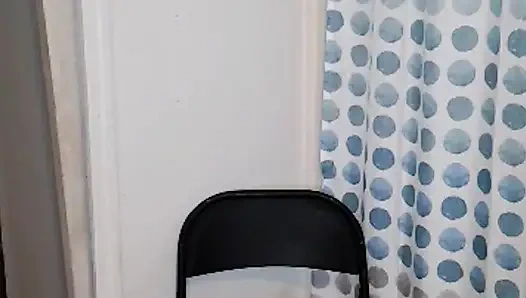 У горячей милфы есть проблемы с попыткой стула трахнуть ее дилдо!