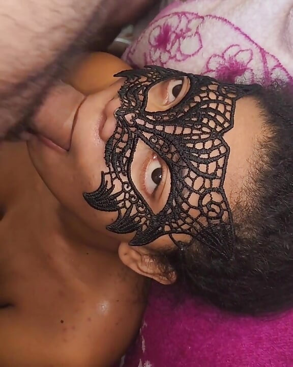 Pisse et baise dans la gorge avec éjaculation dans les yeux