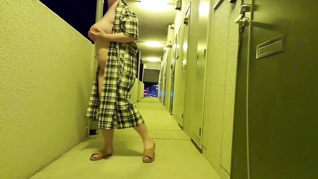 Masturbation of a Married Woman Who Gets Excited by Outdoor Masturbation