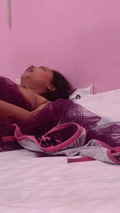 Spectacular moment from "Starring Sexy Queen Desi Zoya Malik bhabhi ne devar ko diya surprise Hindi Clear Audio"