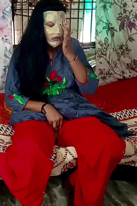 When Didi Was Alone in the Village, I Saw in the Room Didi Is Trying to Put Cucumber in Her Vagina Part 1