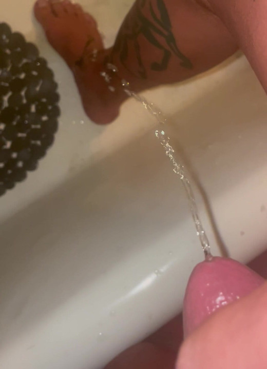 Warm piss on barefeet feels so good..