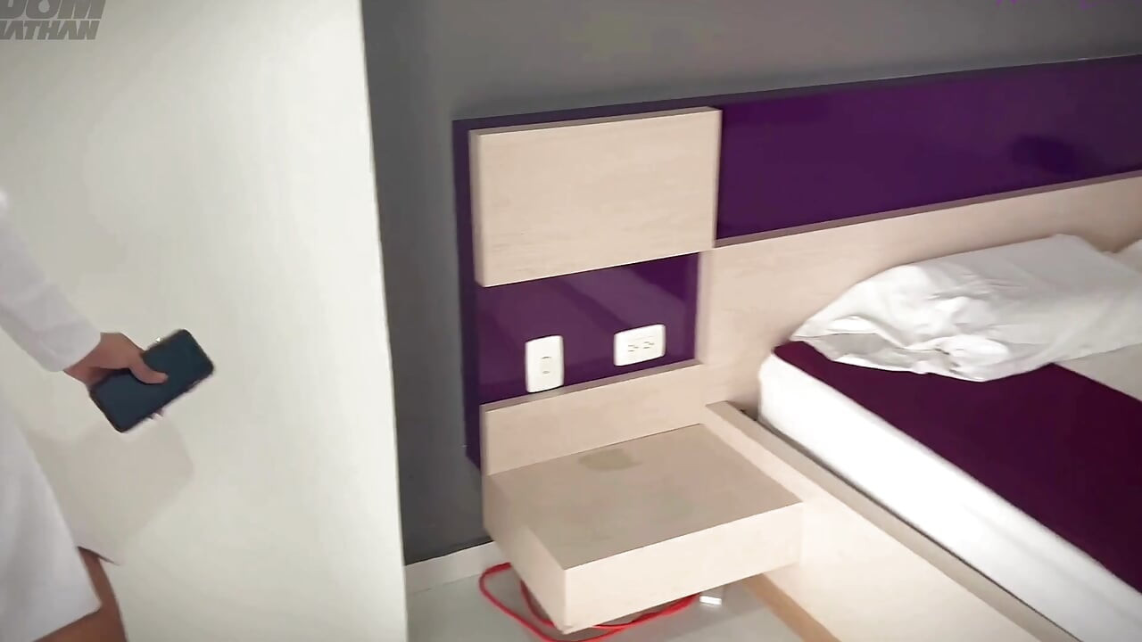 Bos mengongkek pantat setiausaha transeksual yang sedap