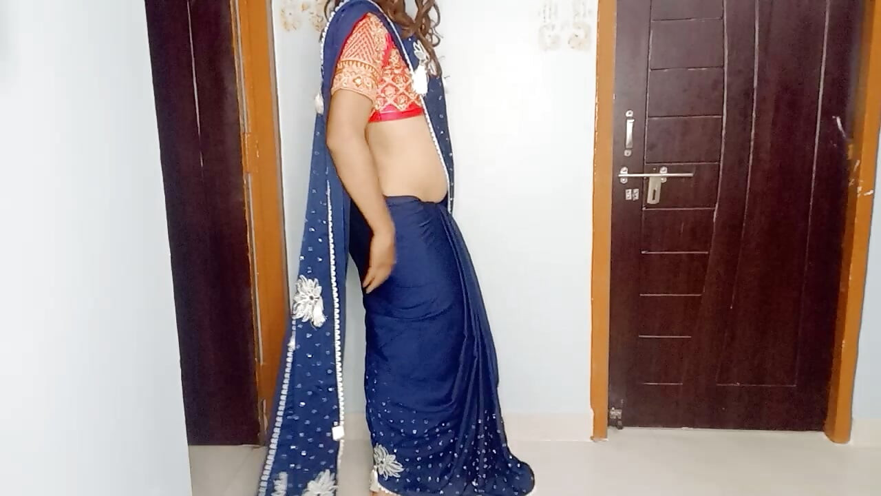 bhabhi ki pahani hu saree our bra panty ko pahan ke use chodne ka ehsaas kiya
