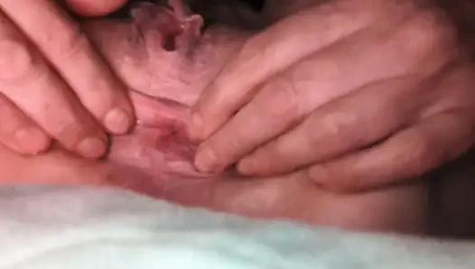 Tante seksi lagi asik fingering memeknya sendirian