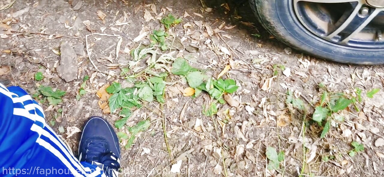 I seduced a military man to suck my dick, we hid in the forest and fed each other sperm.