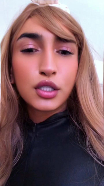 latino sissy ladyboy på jakt etter en romantisk kjærlighetshistorie ASAP