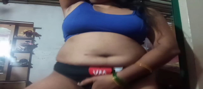 Desi hot bhabhi ki jawani chadhane par apne khud khud se doodh se doodh nikal kar chuta me fat dildo mein chuta kar kar sant ho gaya after attaining orgasm