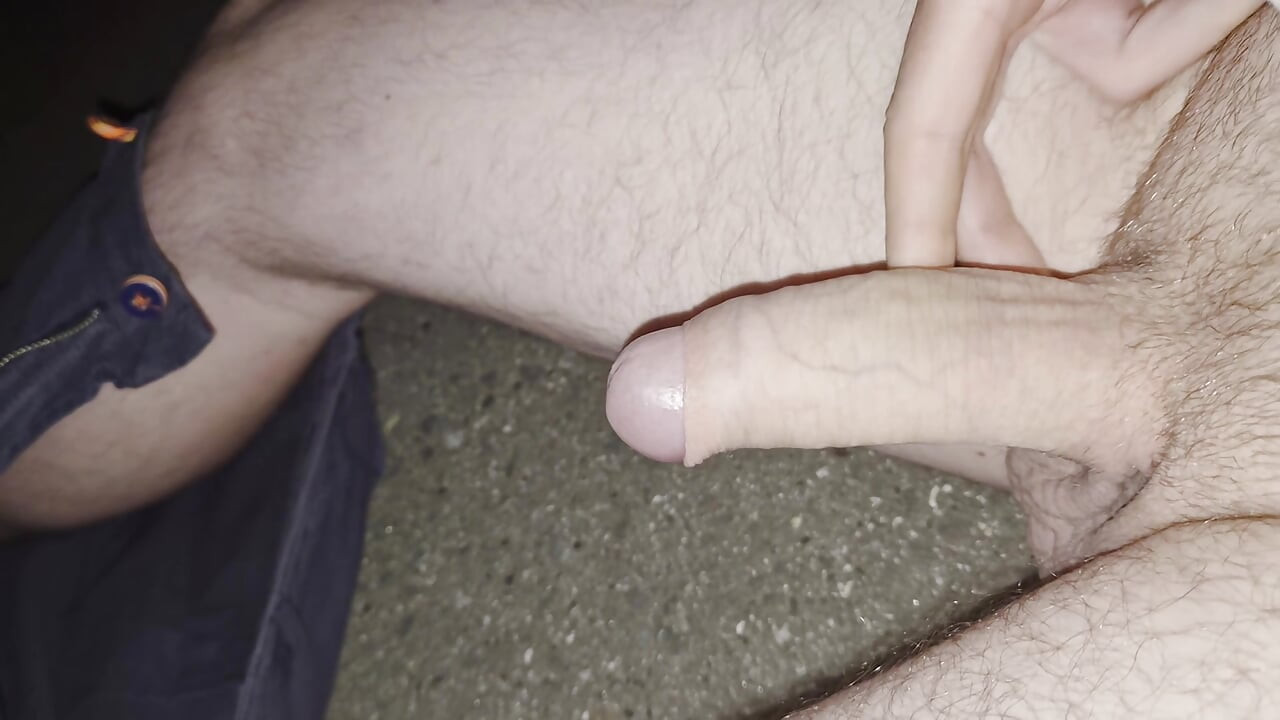 Nocna masturbacja na rowach