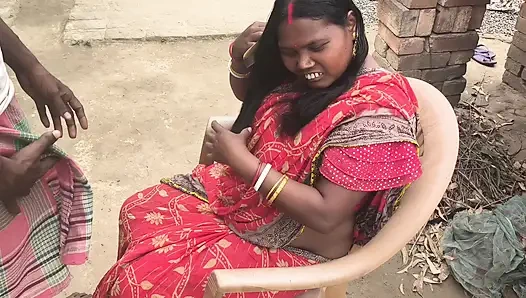 Desi housewife ko market jaane ke samay chut chat kar Pani nikal
