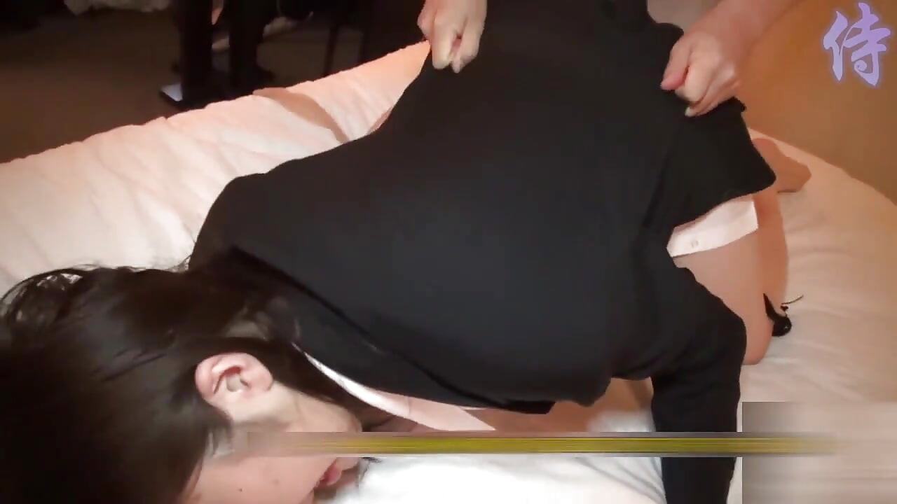 Napalone azjatyckie dziwki # 221. Gorąca dziewczyna ma dobry trójkąt