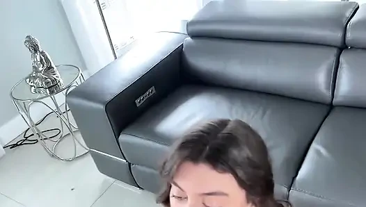 Mae Milano liebt es, wie ein faltstuhl zusammengefaltet zu werden, während ich dieses schätzchen in einen vollen Nelson steckte, während ich meinen großen schwanz in ihren engen arsch pumpe