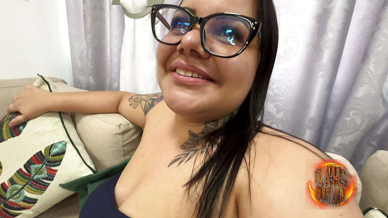 후장 예고편에서 흑인 대물 자지를 갈망하는 POV 발정난 Amazona Pawg