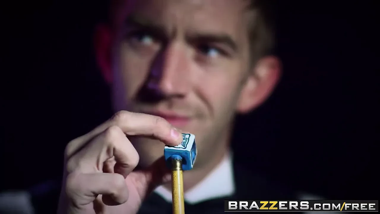 Brazzers - velká prsa ve sportu - emma leigh danny d - umyvadlo tl