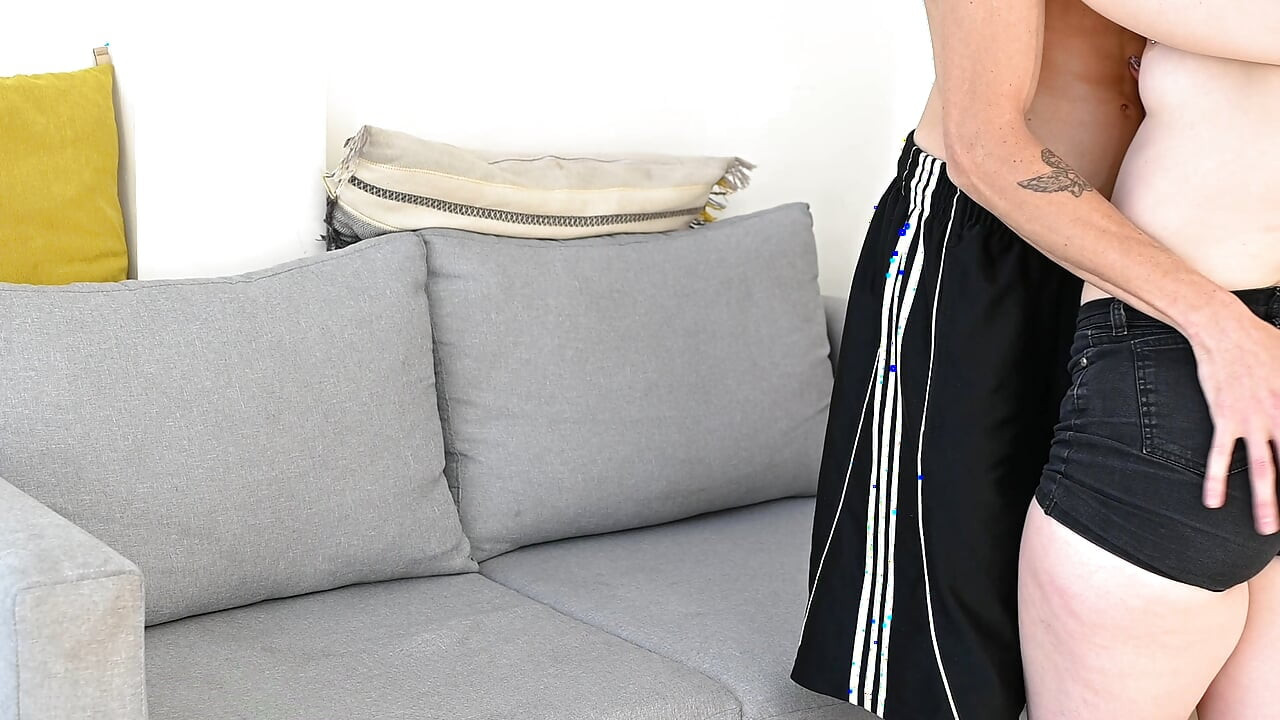 Moje přítelkyně se se mnou setká se svým přítelem