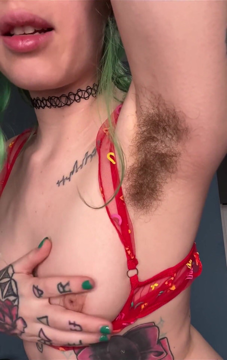 Smelly Pits and Soft Tits