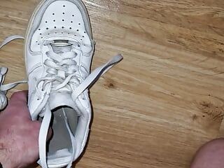 Nike air force one - zapatillas malolientes y gastadas de mi novia
