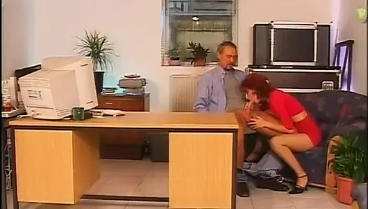 Sekretaris seksi dengan pantat bahenol dientot habis-habisan sama kontol raksasa