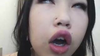 立即在成人视频聊天室与cutekimmforu聊天