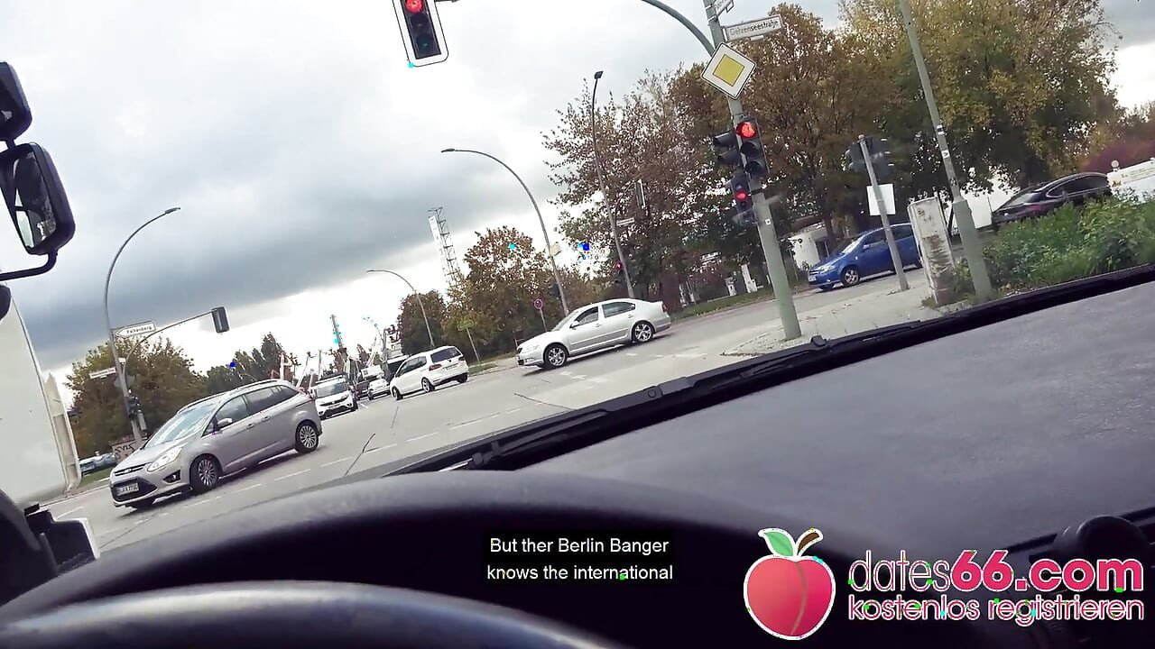 Збуджена Таня Суонк з чоботями для траху відтрахана на відкритому повітрі!