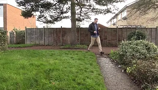 Cowok beruntung ngentot cewek sange rambut cokelat dan crot di toketnya