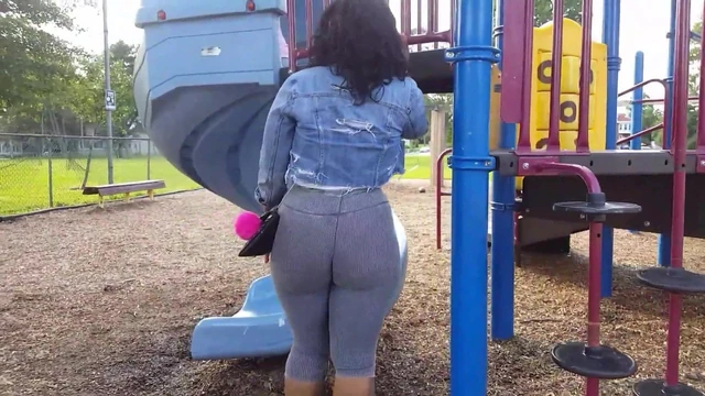 Culona en el parque