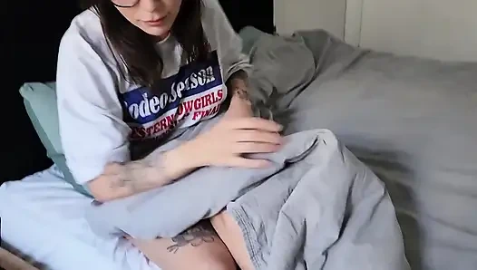 Üvey kız kardeşim masaj yaparken sırtına boşaldığımı fark etmedi!