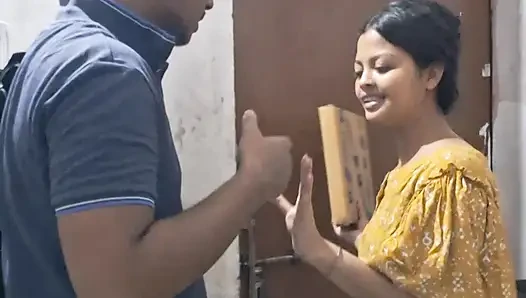 Delivery boy with Indian Beautiful Wife Fu.cking hot