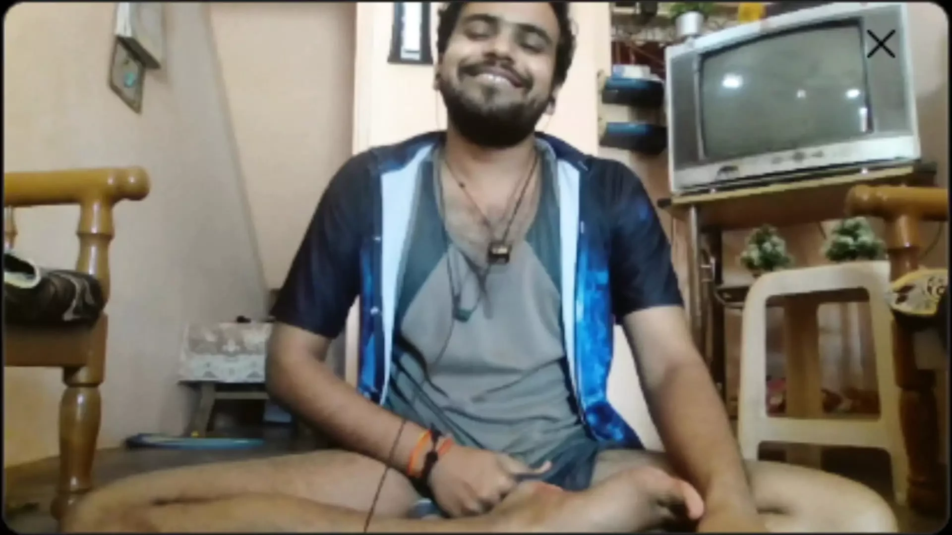 Ismaatdeva stanno riempiendo il suo desiderio con il guardare video caldo cazzo duro.