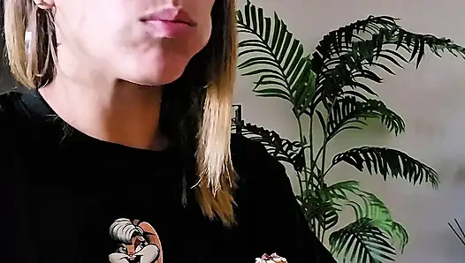 Wir Haben Mit Meinem Mitbewohner Einen Snack Gegessen, Nachdem Wir Pornovideos Gedreht Hatten!