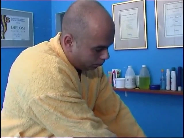 Masör masaj masasında sikişiyor