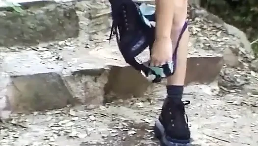 Celana kencing di hutan