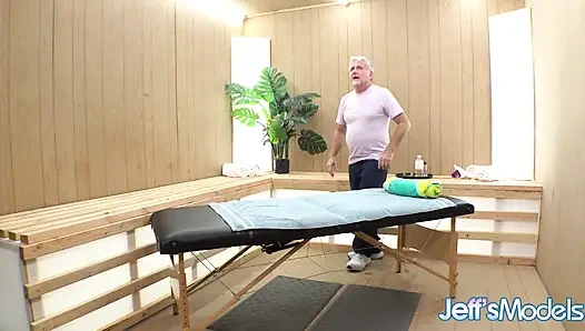 Tombul ateşli remi ferdinand güzel bir ovma alıyor