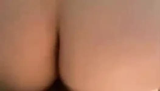 Милфа дрочит с моим членом
