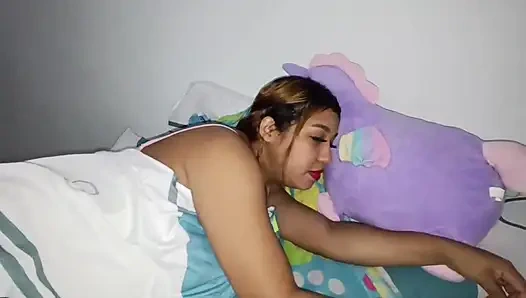 Cewek sange rambut cokelat ini dientot habis-habisan sama kontol besar sampai hamil besar