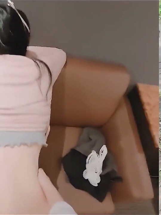 Esa chica en la que le gusta, ¿adentro y afuera Todas las chicas aman la polla quieren correrse felizmente dentro de ella, como un punto de luz solar?