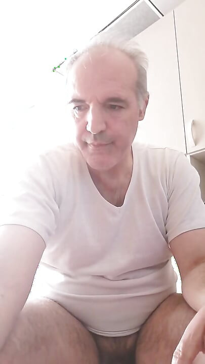 Esercizi Preliminari per Iniziare a Masturbarsi Con Piacere!