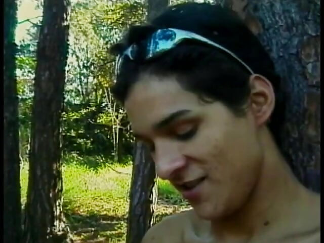 Buff stud sucks tranny Claudia Hunter's hard pole before banging her chocolate eye in the shade of trees